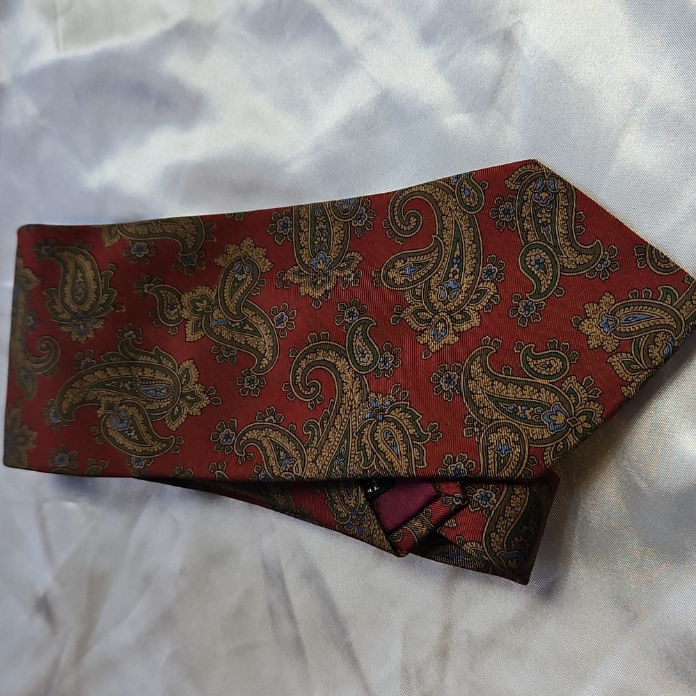 COACH PAISLEY TIE IN RED ABD GOLDTONE 58"